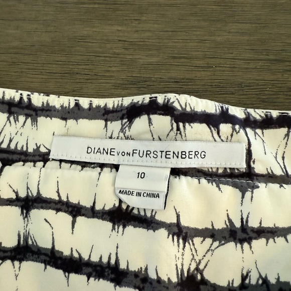 Diane Von Furstenberg Black and White Mini Skirt - Picture 2 of 3